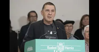 Otegi, "atónito" ante el silencio de PNV y PSE después de que PP muestre sus "verdaderas creencias democráticas"