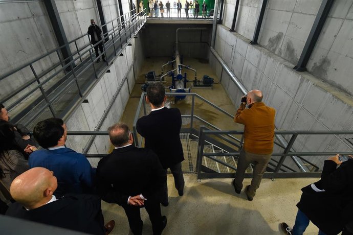 Archivo - Obras de mejora del sistema de abastecimiento de agua en Alhaurín de la Torre (Málaga). 