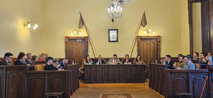 El alcalde de Ávila reconoce la labor del equipo de gobierno y el trabajo de los servicios municipales todo el año.