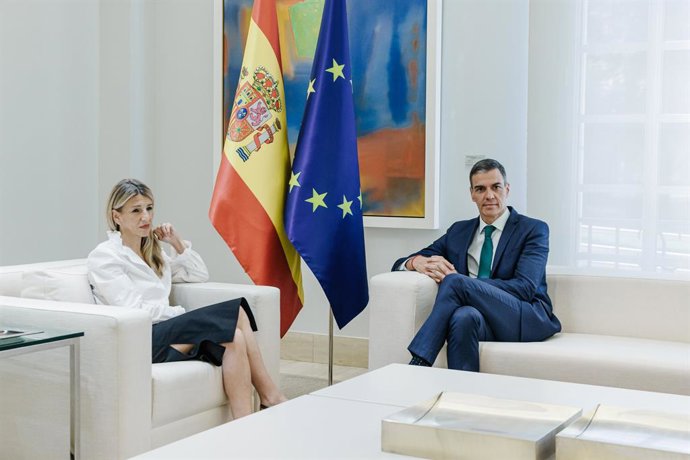 Archivo - Arquivo - O presidente do governo, Pedro Sánchez, e a segunda vice-presidente e ministra do Trabalho e Economia Social, Yolanda Díaz, durante uma reunião no Palácio Moncloa, em 16 de junho de 2025, em Madri (Espanha).