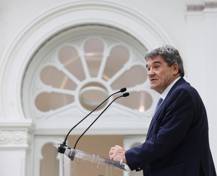 Archivo - El gobernador del Banco de España, José Luis Escrivá, interviene durante una intervención en la Sede del Banco de España, a 31 de octubre de 2025, en Madrid (España). Ambos han participado en el seminario ‘Financiación de las pymes: nuevas persp