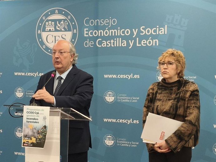 El presidente del CES, Enrique Cabero, junto a la secretaria general de CCOO Castilla y León, Ana Fernández de los Muros.