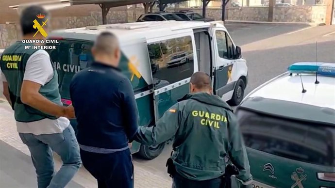Tres 'butroneros' detenidos en Burgos por robar en una nave fitosanitarios por valor de 105.000 euros .
