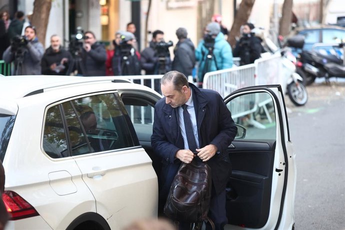 El exministro José Luis Abalos a su llegada al Tribunal Supremo, a 27 de noviembre de 2025, en Madrid (España).