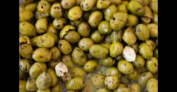 Si tienes huesos de aceituna en casa, tienes un tesoro: por qué y cómo reutilizarlos