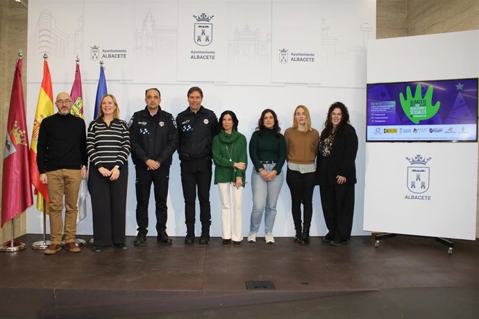 Presentación de la campaña de prevención de agresiones sexuales en Navidad para que podamos disfrutar de unas fiestas libres de violencia en Albacete.
