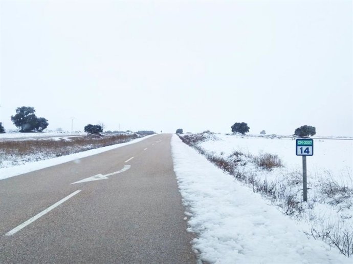 Archivo - Carretera limpia tras la nieve
