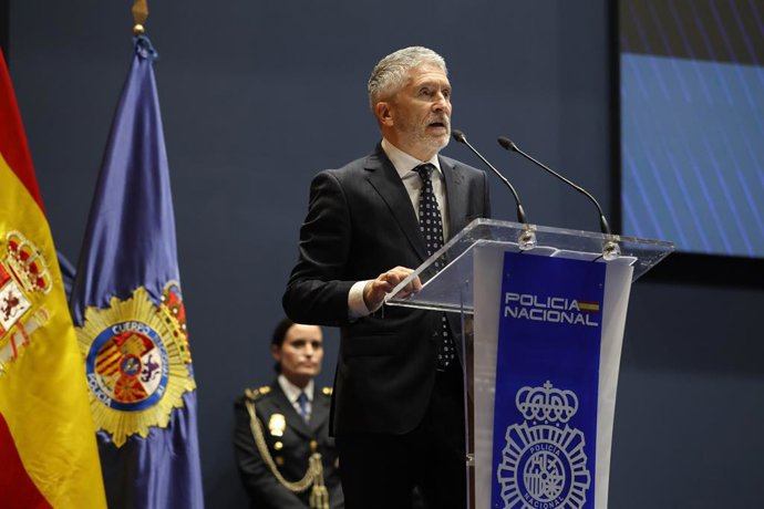 Archivo - El ministro de Interior, Fernando Grande-Marlaska, durante  el aniversario del TEDAX- NRBQ y de la Unidad Central de Ciberdelincuencia de la Policía Nacional, a 17 de noviembre de 2025, en Madrid (España).