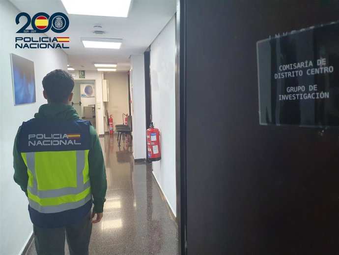 Agente de la Policía Nacional del Distrito Centro de Palma.