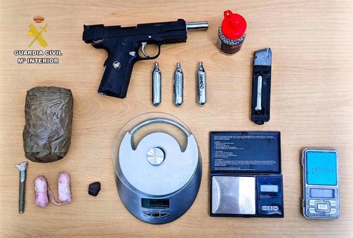 La Guardia Civil detiene a un hombre por traficar con drogas en Santanyí.