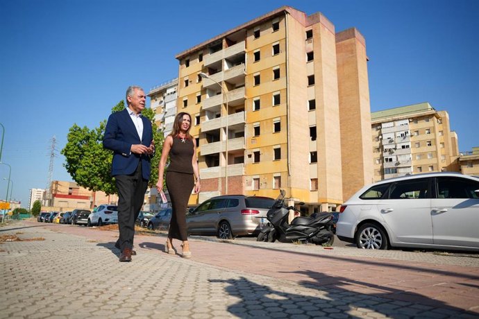 Archivo - Sevilla.-La Junta inicia los trámites para financiar 92 viviendas nuevas y mejorar otras 512 en Martínez Montañés
