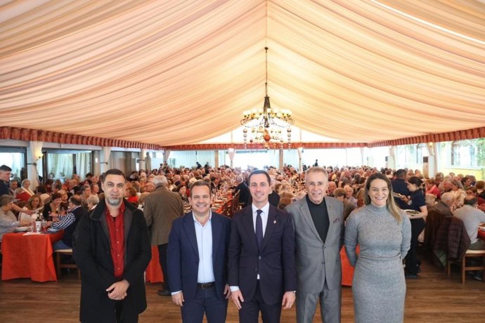 El presidente del Consell, Jorenç Galmés,  en las comidas de Navidad de la Federación de Personas Mayores de la Part Forana.