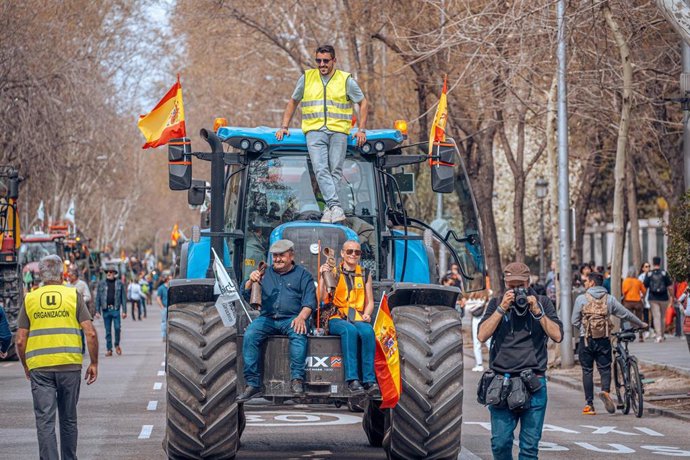 Archivo - Varios agricultores subidos a un tractor durante una nueva jornada de protestas de agricultores y ganaderos, a 17 de marzo de 2024, en Madrid (España). 