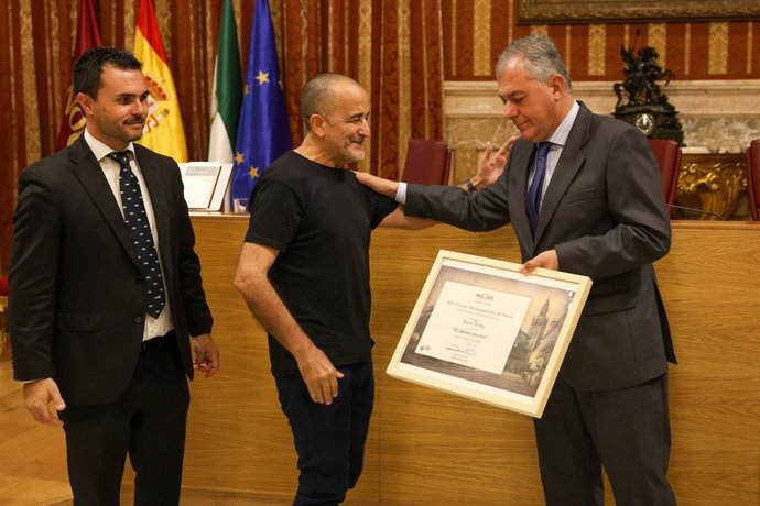 Entrega del Premio Iberoamericano de Poesía Hermanos Machado en Sevilla.