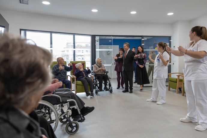 El presidente de Castilla-La Mancha, Emiliano García-Page, inaugura, en Elche de la Sierra, la residencia de mayores ‘La Candelaria’.