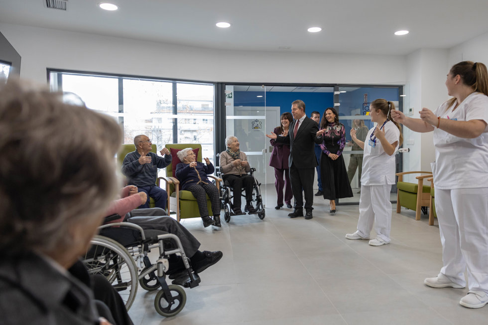 El presidente de Castilla-La Mancha, Emiliano García-Page, inaugura, en Elche de la Sierra, la residencia de mayores La Candelaria.