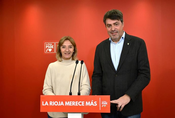 La Diputada Regional María Somalo Y El Portavoz Del Grupo Municipal Socialista, Luis Alonso,