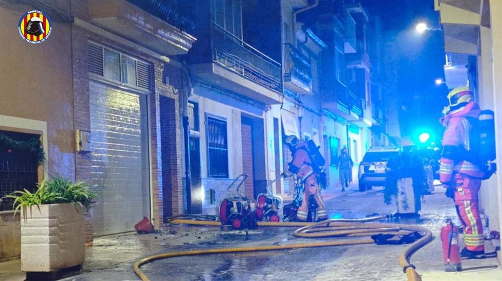 Incendio de una vivienda unifamiliar a Alcúdia de Crespins.