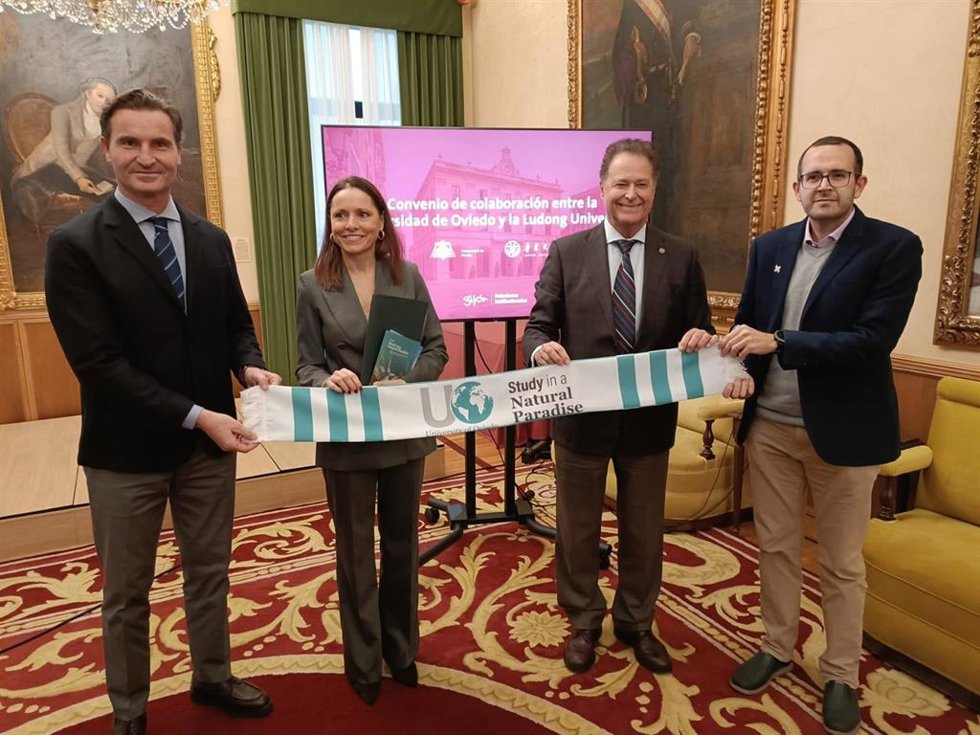 Presentación convenio de intercambio entre la Universidad de Oviedo y la de Ludong (China), en el Ayuntamiento de Gijón.