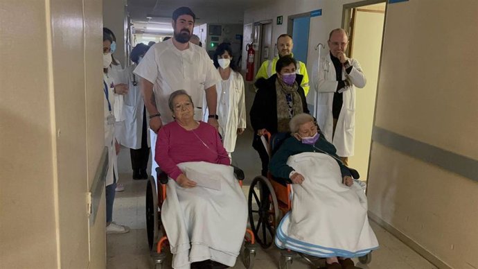 Miguel, Amadora y Mari Paz, los pacientes que cierran para siempre el Hospital Virgen de la Luz de Cuenca.