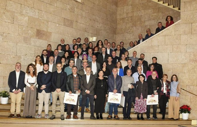 El Ayuntamiento de Logroño homenajea a los funcionarios jubilados en 2025 y a los que llevan 25 años en servicio activo