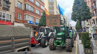Archivo - Tractorada en Oviedo, protesta de los agricultores y ganaderos asturianos.