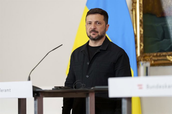 Archivo - June 16, 2025, Vienna, Vienna, Austria: VOLODYMYR ZELENSKYY, President of Ukraine, is welcomed by Austrian Federal Chancellor CHRISTIAN STOCKER at the Federal Chancellery of Austria in Vienna.