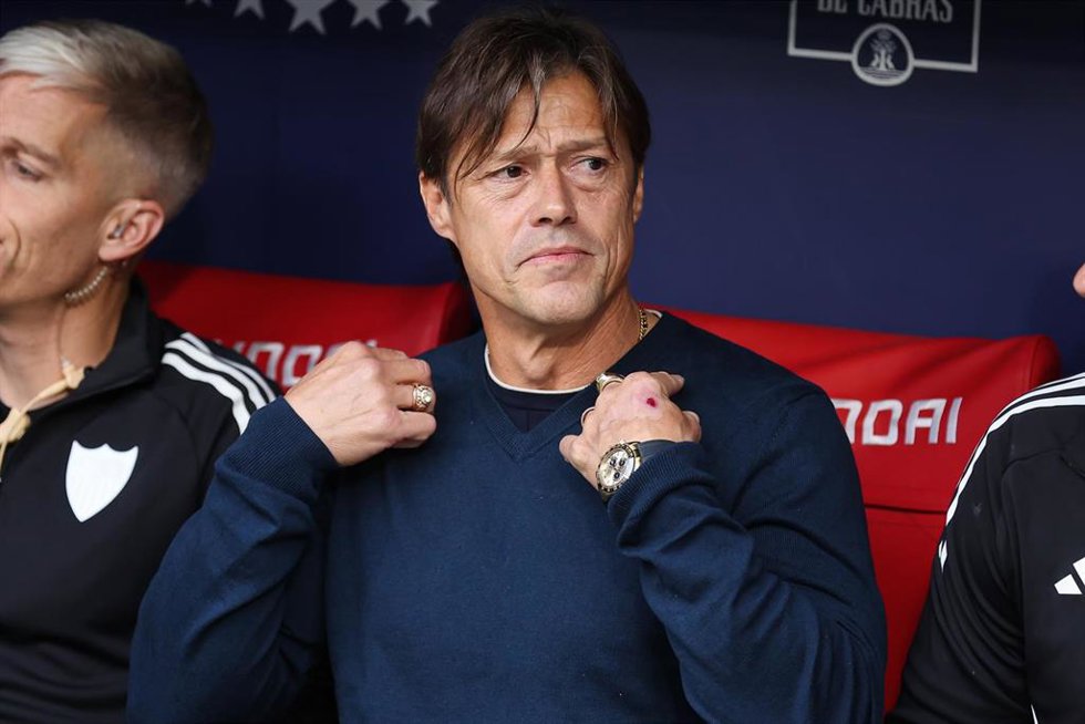 Archivo - El entrenador del Sevilla FC, Matías Almeyda, durante un encuentro.