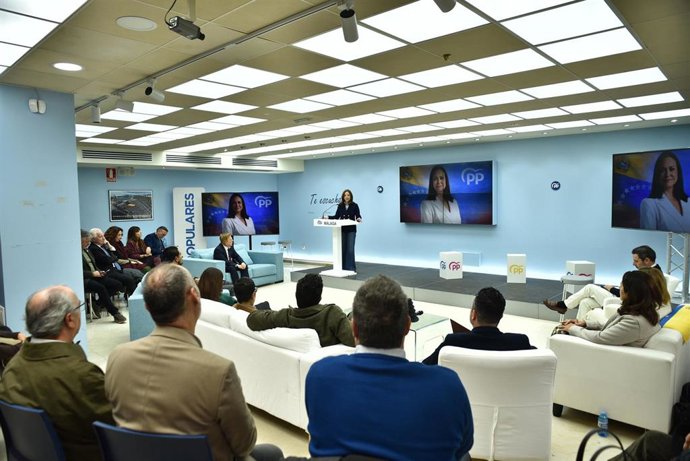 La presidenta del PP de Málaga, Patricia Navarro, ha afeado este viernes al Gobierno de España que "esté más cerca del régimen chavista de Nicolás Maduro que del premio Nobel de la Paz",