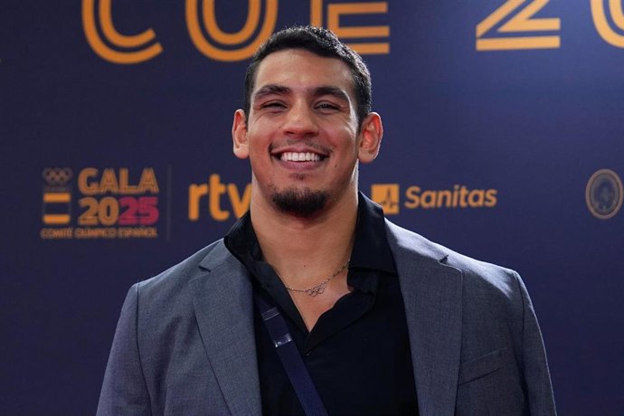 El boxeador español Ayoub Ghadfa Drissi en la alfombra roja de la XX Gala del COE.