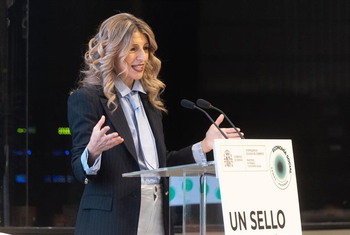 La vicepresidenta segunda y ministra de Trabajo y Economía Social, Yolanda Díaz, durante una rueda de prensa, en el Ministerio de Trabajo y Economía Social, a 19 de diciembre de 2025, en Madrid (España). 