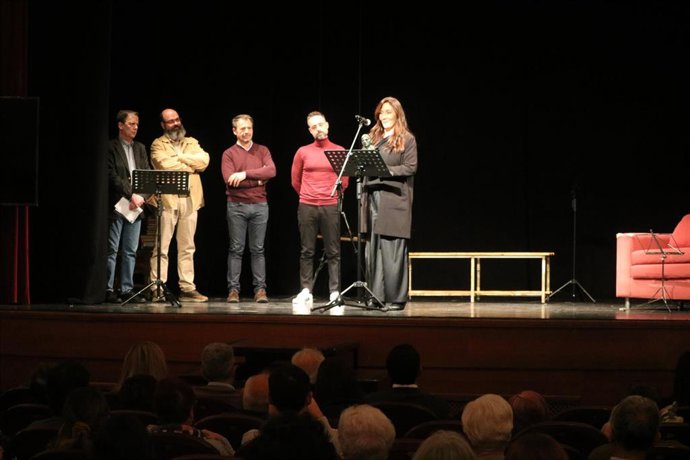 Carolina África Martín recibe el Premio Nacional de Teatro Ciudad de Guadalajara con una obra que habla de la familia.