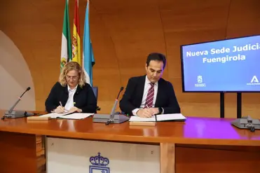 El Consejero De Justicia, Administración Local Y Función Pública, José Antonio Nieto, Y La Alcaldesa De Fuengirola, Ana Mula, Firman Un Convenio De Colaboración Público-Pública Para El Complejo Judicial De La Localidad.
