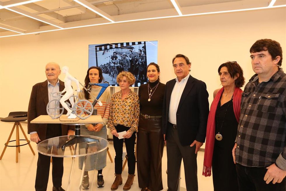 Presentación de la maqueta dedicada al mítico ciclista vizcaíno de Larrabetzu, poseedor de un gran palmares, Jesús Loroño