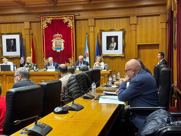 O alcalde de Barbadás, Xosé Carlos Valcárcel, no pleno da Deputación de Ourense como deputado non adscrito