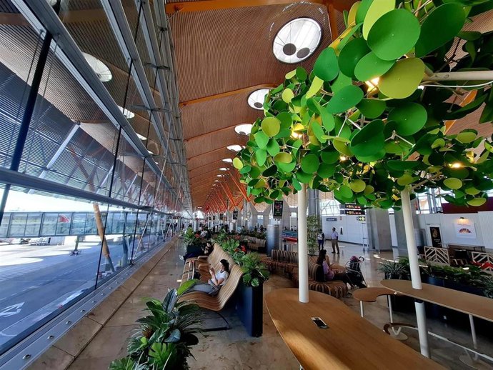 El aeropuerto de Madrid-Barajas inicia la operativa de Navidad con nuevos servicios para pasajeros