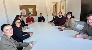 Educación estudia vías de colaboración con empresas navieras del Puerto de Santander