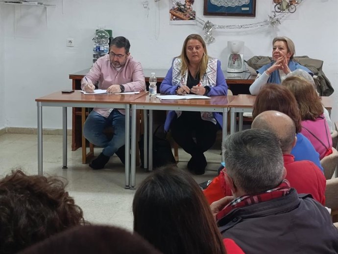 Reunión sobre el centro de participación activa de Lopera.
