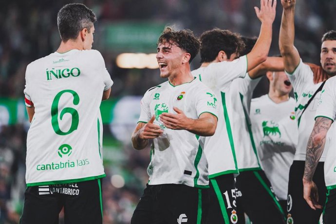 Los jugadores del Real Racing Club de Santander celebran un gol en la Copa del Rey 25-26
