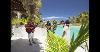 Polinesia Francesa: el arte de despedir el año con los pies descalzos