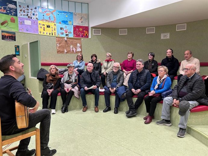 Encuentro intergeneracional en recuerdo de Carlos Cano