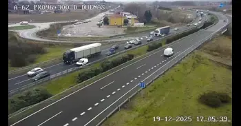 Retenciones por un accidente en la A-62 en Palencia y por el incendio de un camión en la AP-6 en Segovia