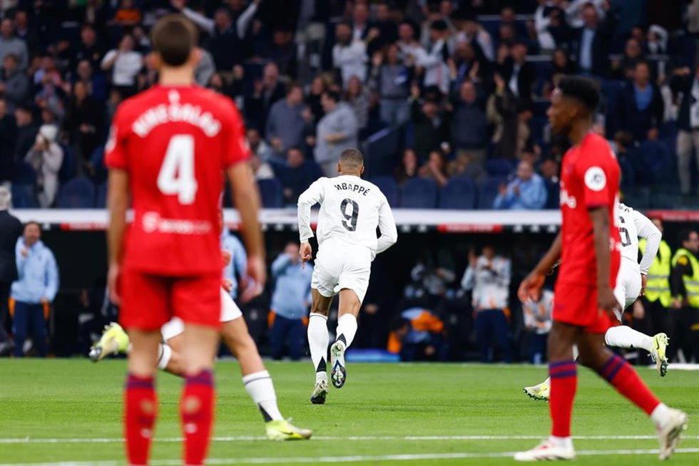 Archivo - Kylian Mbappé celebra su gol ante el Sevilla FC en LaLiga EA Sports 24-25
