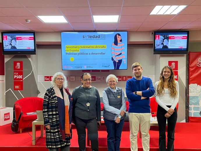 Matilde Fernández, en el centro
