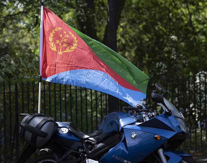 Archivo - Una bandera de Eritrea durante una manifestación en Reino Unido