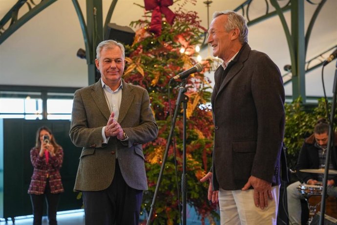 El alcalde de Sevilla, José Luis Sanz, junto al jinete Luis Astolfi