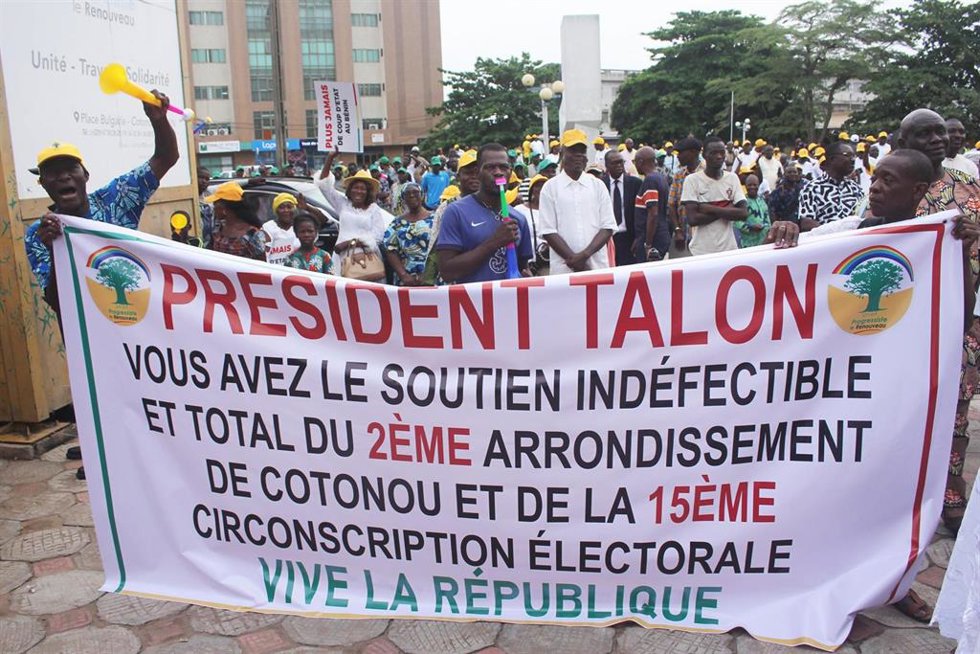 Concentración en Cotonú (Benín) a favor del presidente Patrice Talon tras el fallido golpe de estado, a 8 de diciembre de 2025 