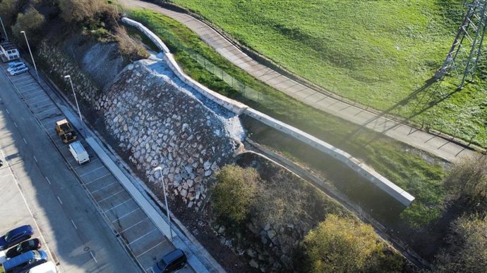 Talud del polígono industrial de Tanos-Viérnoles
