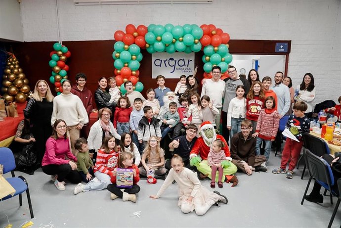 Fiesta de Navidad de la Asociación de Padres de Niños con Cáncer de Almería (Argar).