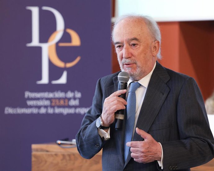 El director de la Real Academia Española, Santiago Muñoz Machado, interviene durante la presentación de la versión 23.8.1 del Diccionario de la lengua española, en la Real Academia Española, a 15 de diciembre de 2025, en Madrid (España). Esta versión, pre
